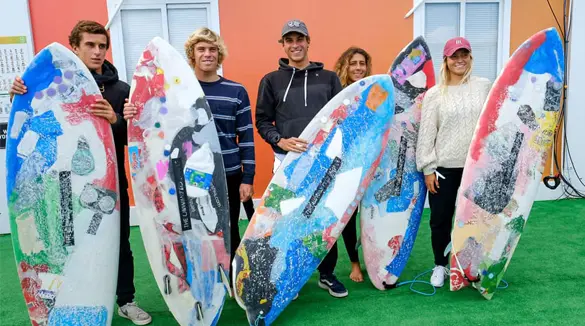 Vamos surfar num mar de plástico