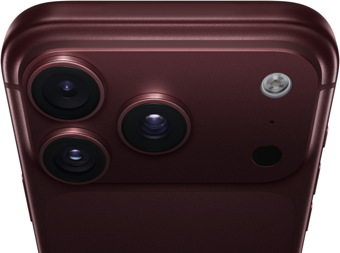 Vista traseira do iPhone 18 Pro Max na cor bordô (vermelho-escuro), com sistema de câmaras Pro Fusion no topo, 3 lentes, aberturas variáveis parcialmente fechadas, flash, microfone e sensor LiDAR, vista superior da antena de rede móvel, moldura plana com cantos arredondados
