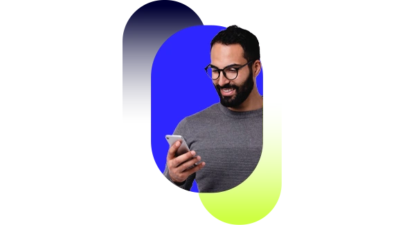Homem a segurar num smartphone